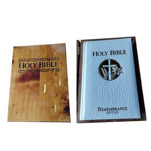 👜Holy Bible & Wood Bible Holder Remembrance Bible Box CWA Local‎ #1114 New